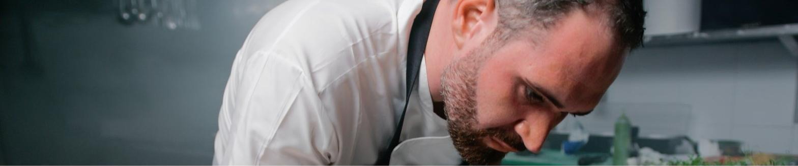 Por qué los procesos en restaurantes deciden tu margen antes que tu carta