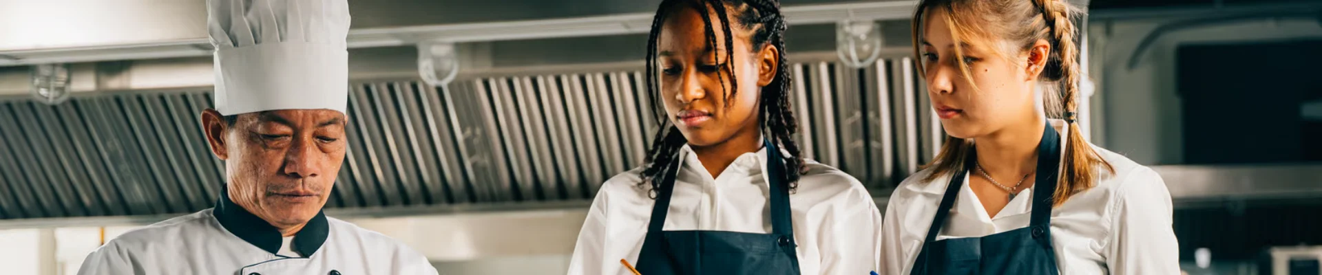 Cómo entrenar al equipo para que aplique la estandarización en restaurantes