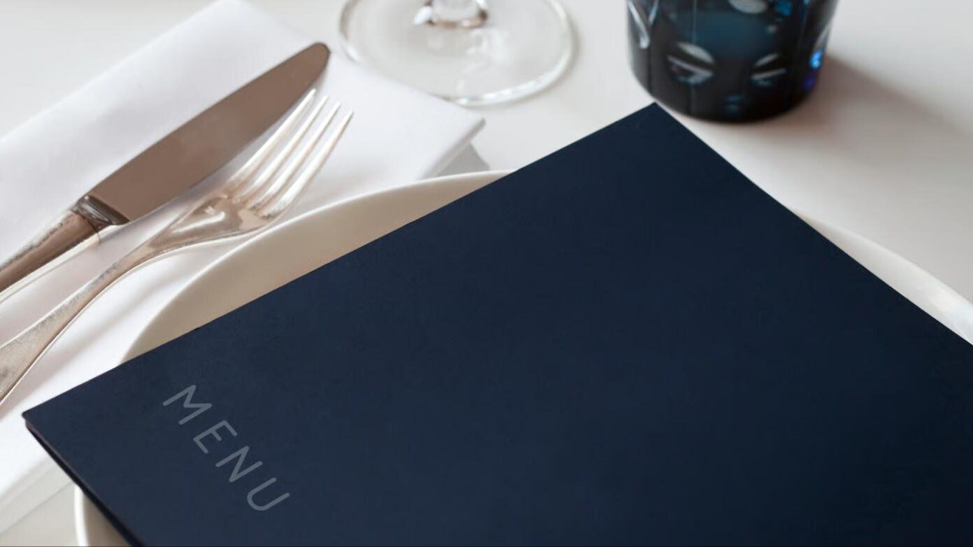 Carta rentable restaurante: cómo rediseñarla sin subir precios ni perder clientes