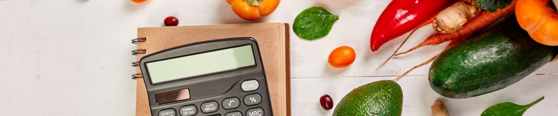 Compra de materia prima junto a calculadora: el coste que empuja la subida
