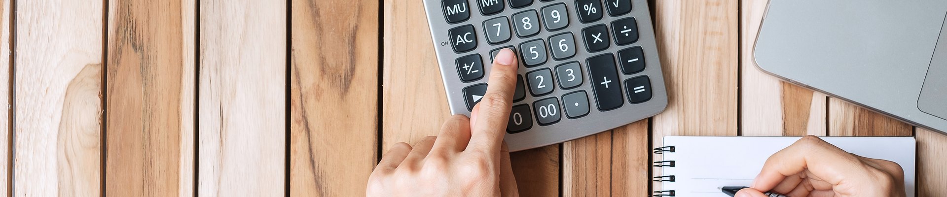 Cálculo de costes fijos y variables para hallar el punto de equilibrio